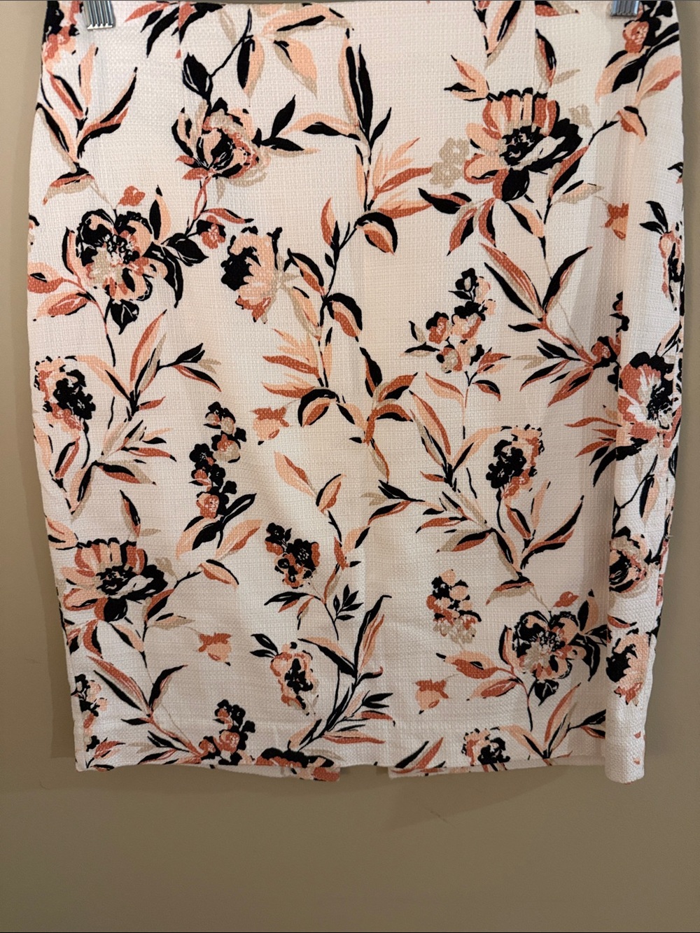 WHBM Floral Pencil Skirt - White with Peach and Black Floral Print size 8